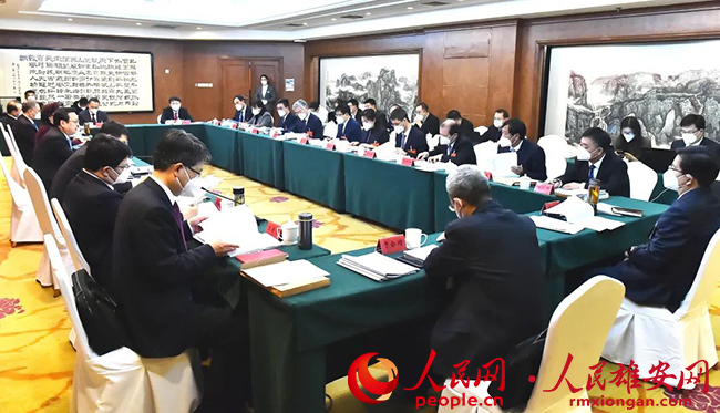 雄安新區(qū)代表團審議省人大常委會和省法院省檢察院工作報告。劉向陽攝