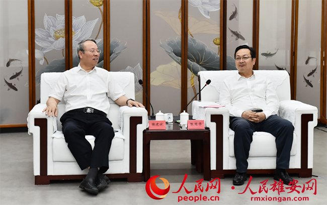 張國(guó)華與中國(guó)科學(xué)院院士雒建斌一行舉行工作座談。劉向陽(yáng)攝