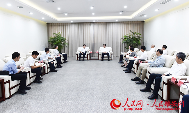 張國華與國務院辦公廳電子政務辦主任陳宏曲一行舉行工作座談。劉向陽攝