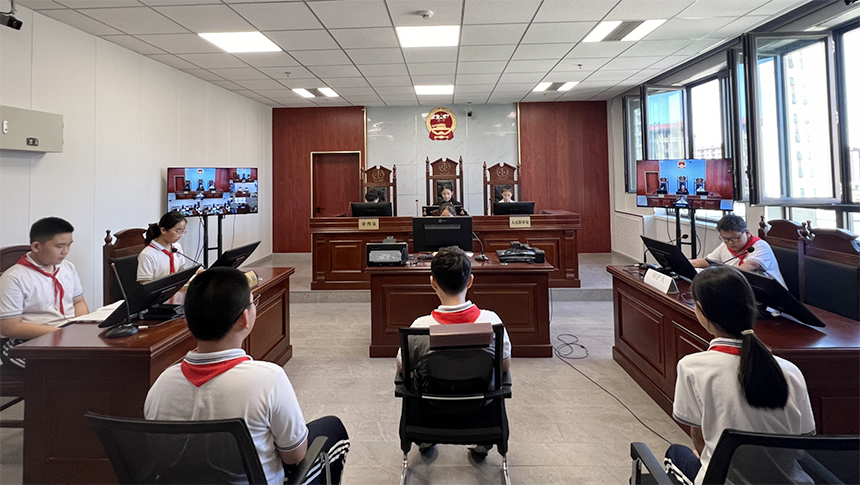 容西片區學校學生模擬庭審。雄安新區中級人民法院供圖