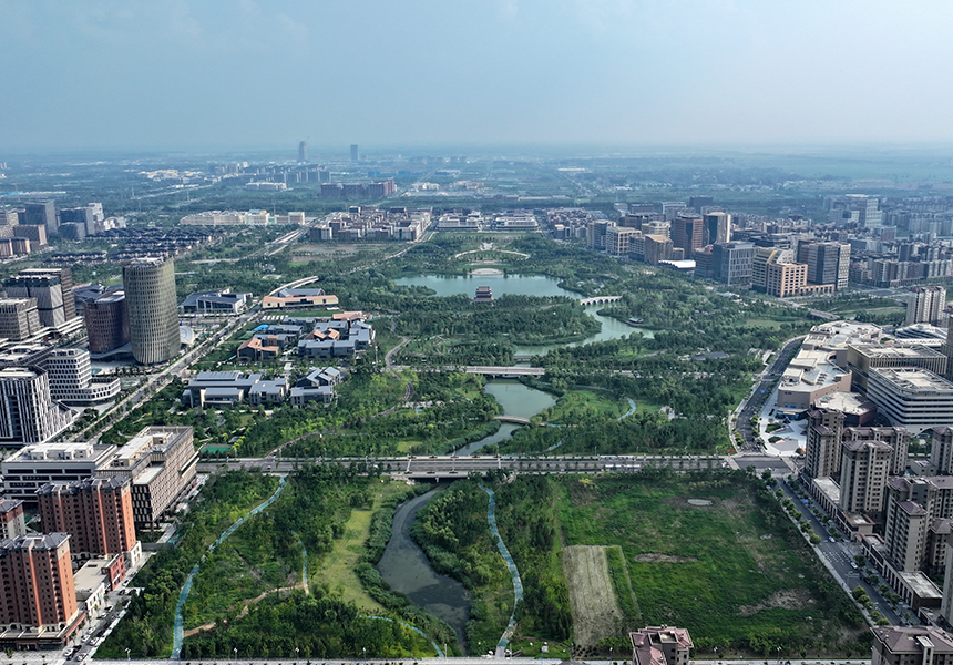 2024年7月31日，雄安新區(qū)金湖公園景色（無人機(jī)照片）。牟宇攝