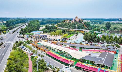 6月25日，航拍坐落于雄縣黃灣村的雄山公園。 本報(bào)記者 李東宇攝